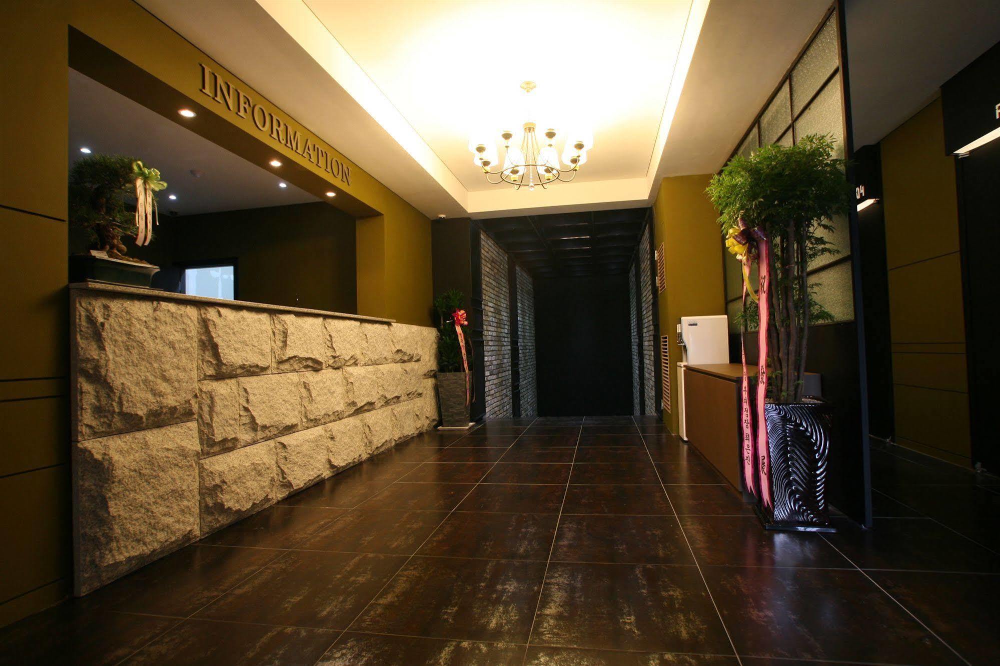 Vvalt Hotel Seoel Buitenkant foto